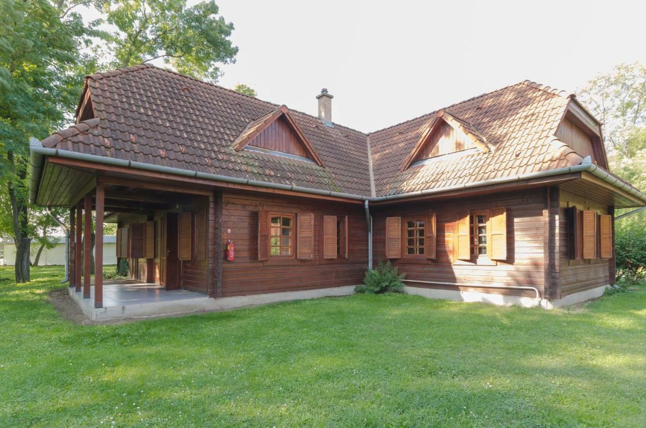 Sipito Pihenopark Pilis Bagian luar foto