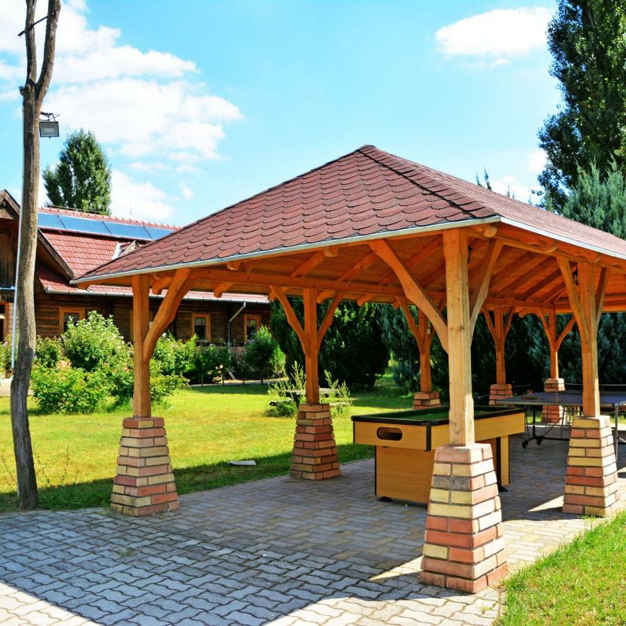 Sipito Pihenopark Pilis Bagian luar foto