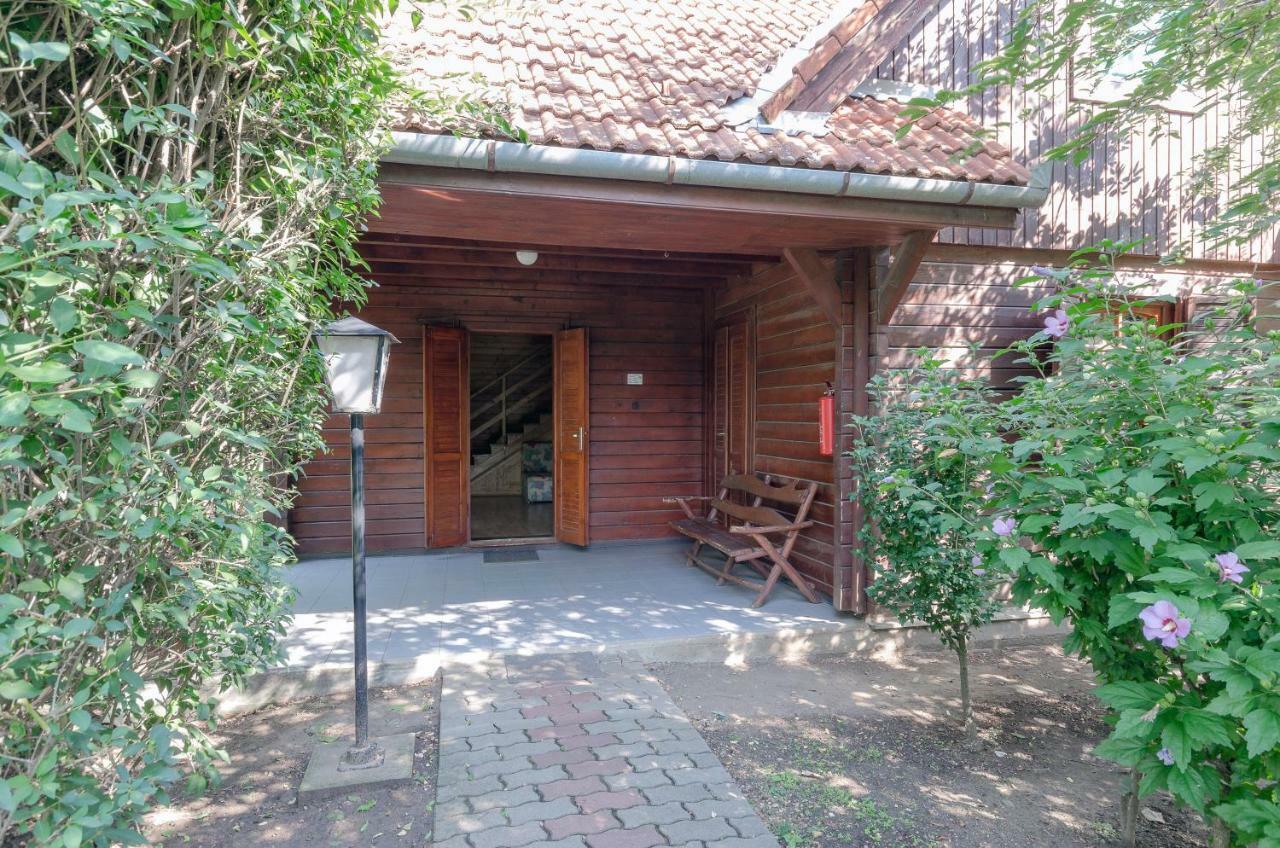 Sipito Pihenopark Pilis Bagian luar foto